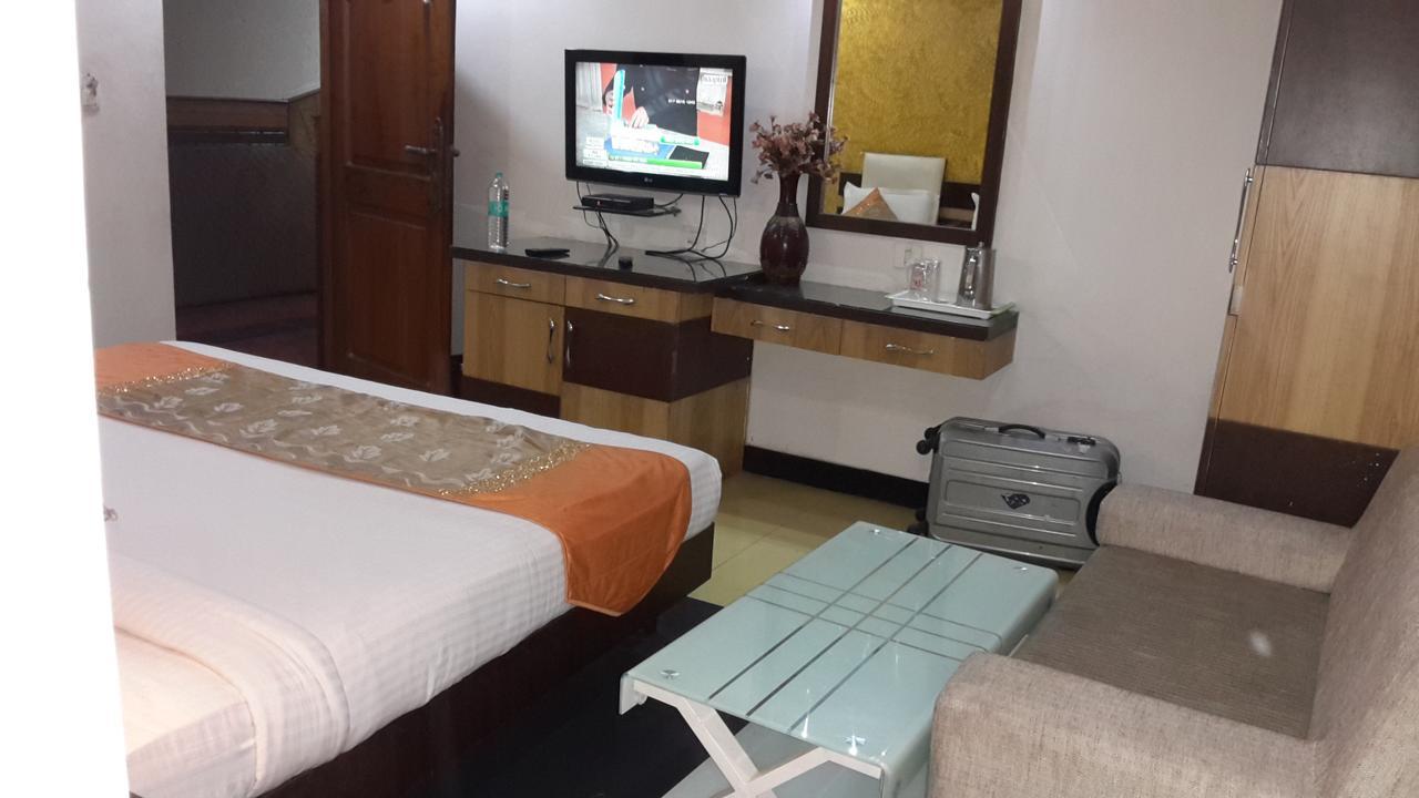 Hotel Rahul Deluxe Нагпур Екстериор снимка