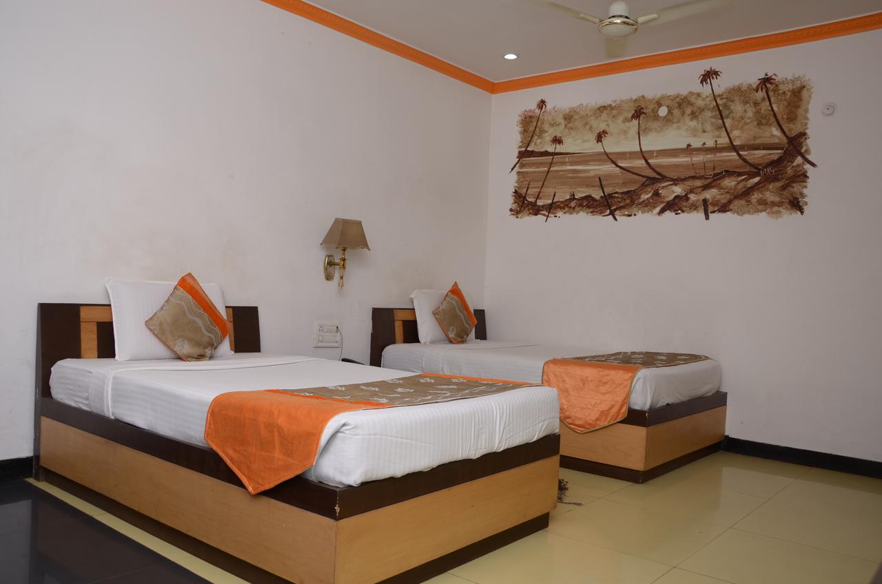 Hotel Rahul Deluxe Нагпур Екстериор снимка