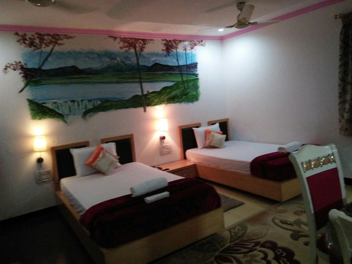 Hotel Rahul Deluxe Нагпур Екстериор снимка